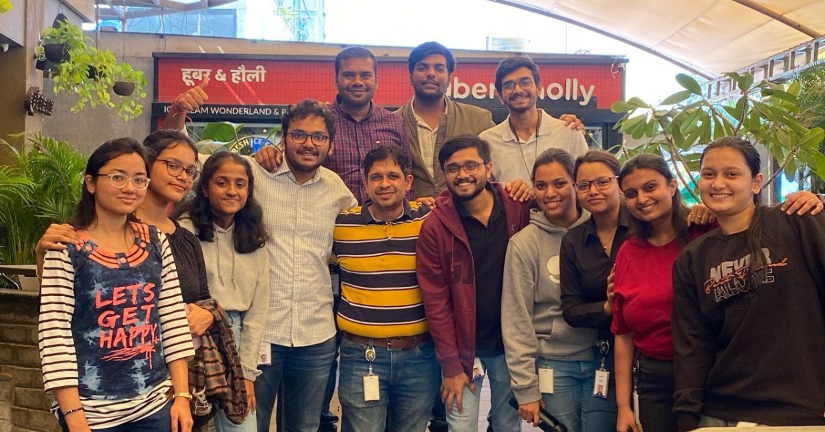A team of Nutanix interns and employees bonding outside the office.