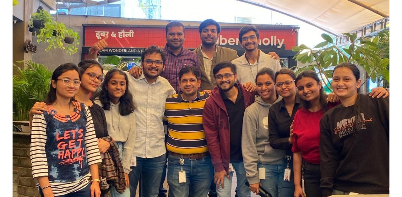 A team of Nutanix interns and employees bonding outside the office.