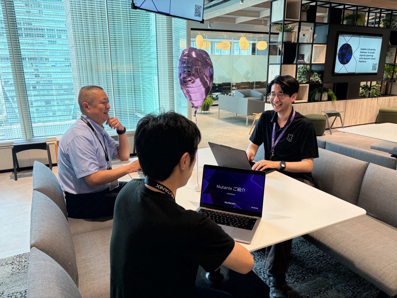 Umeri discussing with team